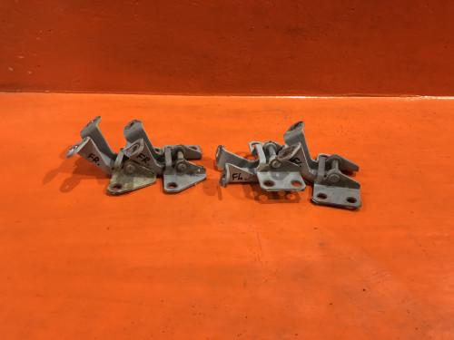 Петля двери передней правой TOYOTA LITE ACE NOAH *R4*/*R5*
