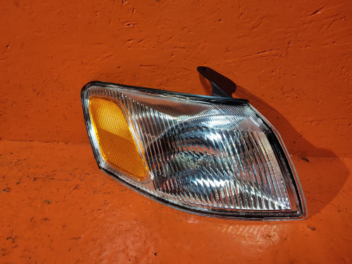 Габарит правый TOYOTA CAMRY GRACIA NLC5006