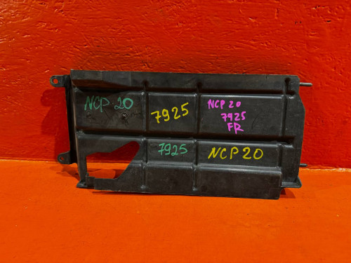 Дефлектор радиатора TOYOTA FUNCARGO 53289-52020