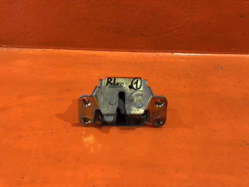 Замок двери задней левой TOYOTA LITE ACE NOAH *R4*/*R5* 69380-28040
