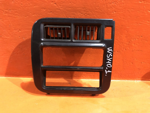 Рамка магнитофона NISSAN AD Y10 6826060R00