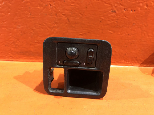 Блок управления зеркалами NISSAN AVENIR W10 2557031U05