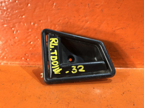 Ручка двери задней левой салонная SUZUKI ESCUDO TA01/11/31/51/TD01/11/31/51/61 8316056B015ES