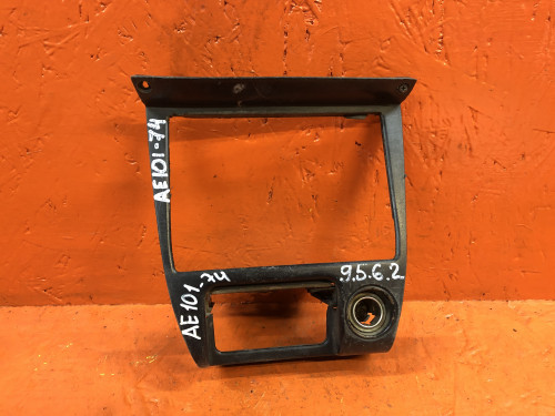 Рамка магнитофона TOYOTA COROLLA *E10* 55413-12420