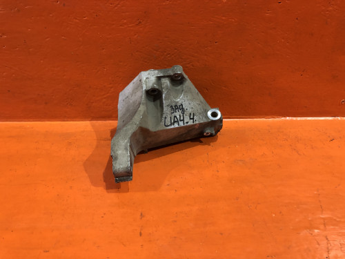 Крепление подушки двигателя задней HONDA INSPIRE/SABER UA4/5 50827-S0K-A81