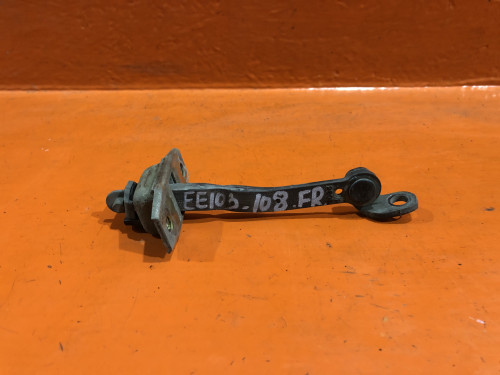 Ограничитель двери передней правой TOYOTA COROLLA *E10* 68610-12081