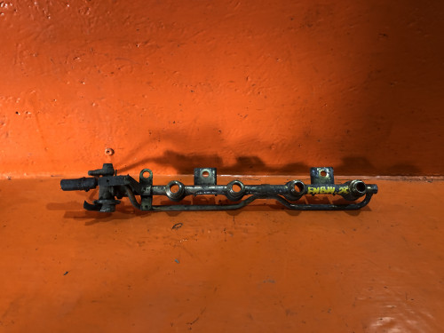 Топливная рейка NISSAN PRESEA *R11 175200M300