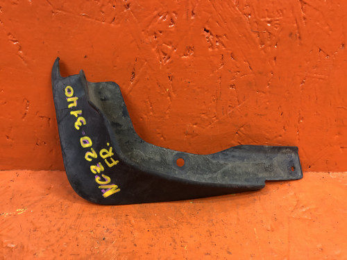 Брызговик передний правый TOYOTA RAUM NCZ20/25 76621-46020