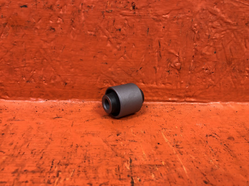 Сайлентблок переднего рычага MITSUBISHI DIAMANTE F3*/F4* R8MB891518