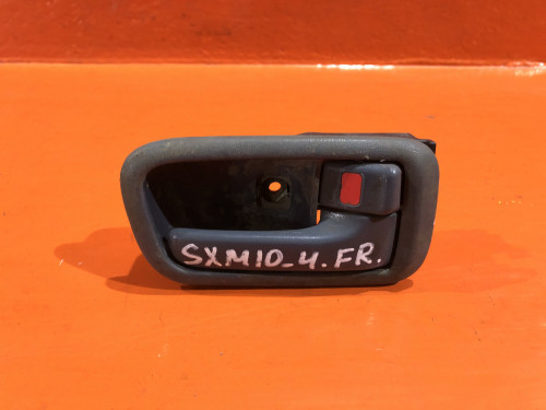 Ручка двери передней правой салонная TOYOTA IPSUM CXM10G|SXM10G|SXM15G 69205-30120-B3