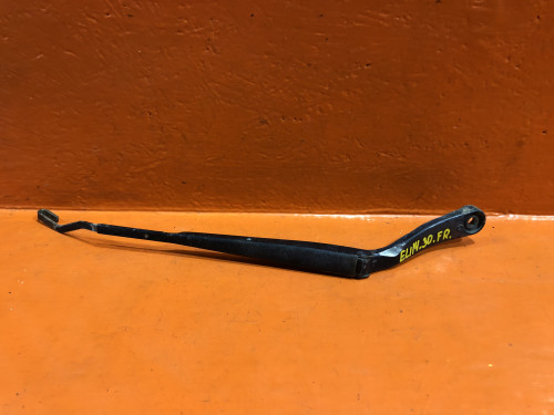 Поводок стеклоочистителя правый NISSAN BLUEBIRD U14 2888150J05