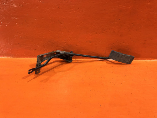 Педаль газа MITSUBISHI CHARIOT N3*/N4* MB539547