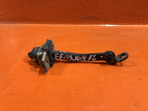 Ограничитель двери передней левой TOYOTA COROLLA *E10* 68620-12011