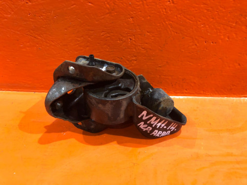 Подушка двигателя левая NISSAN PRAIRIE (M11) 1988-1994 1122040R10