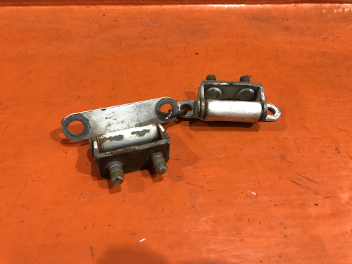 Петля багажника TOYOTA COROLLA *E10* 68801-13090