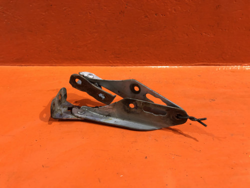 Петля капота правая HONDA CIVIC EK* 60120-ST0-000ZZ