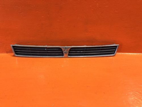 Решетка радиатора MITSUBISHI CHARIOT N3*/N4* MR124628