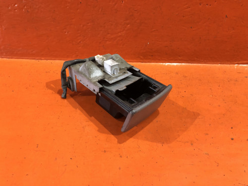 Пепельница NISSAN SERENA *C24 68800-4N000