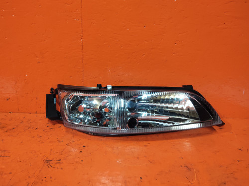 Фара передняя правая TOYOTA MARKII *X9* NLC2100