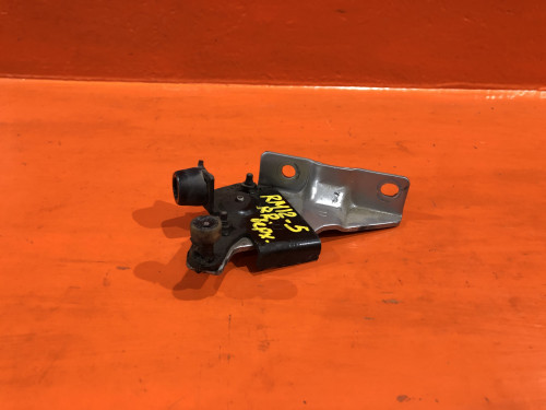 Ролик раздвижной двери NISSAN LIBERTY *M12 82402-WF100