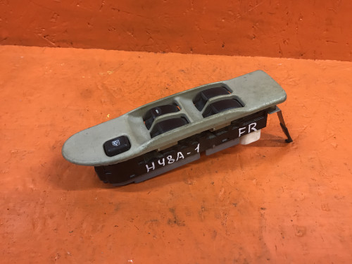 Кнопка стеклоподъемника передняя правая MITSUBISHI TOPPO BJ H4*