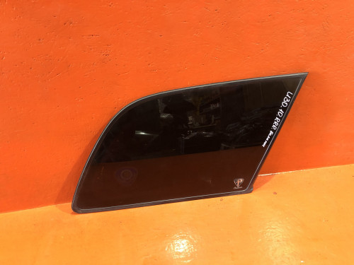 Стекло багажника правое NISSAN PRESAGE *U30 83300-AD000