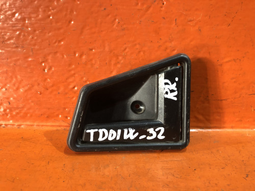 Ручка двери задней правой салонная SUZUKI ESCUDO TA01/11/31/51/TD01/11/31/51/61 8314056B015ES