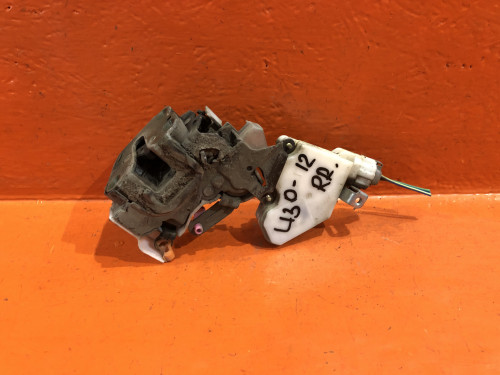 Замок двери задней правой NISSAN RNESSA 82502-5V000