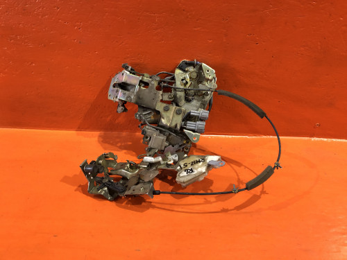 Замок двери задней левой NISSAN LIBERTY *M12 82505-WF100