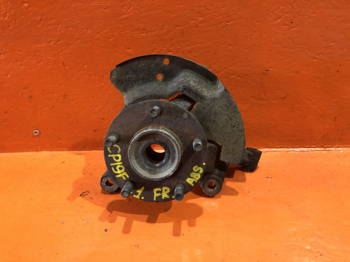 Ступица передняя правая MAZDA 323 1998-2002 C10033021A