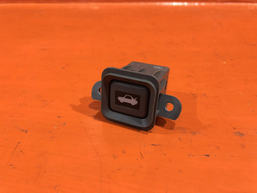 Кнопка открывания багажника HONDA CR-V RD1/2 35800-SP0-A01ZH