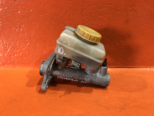 Главный тормозной цилиндр NISSAN RNESSA 460105V400