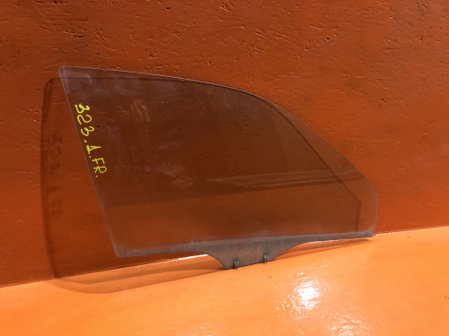 Стекло двери передней правой MAZDA 323 1998-2002 B25D-58-511B