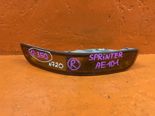 Поворотник бамперный правый TOYOTA COROLLA *E10*