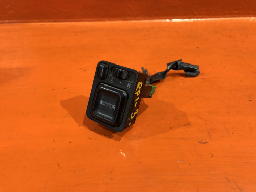 Блок управления зеркалами HONDA STEPWGN RF1/2 35190-ST7-951