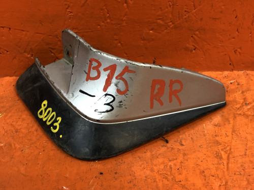 Брызговик задний правый NISSAN SUNNY *B15 788124M400