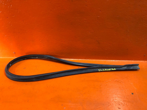 Уплотнитель двери передний левый JEEP GRAND CHEROKEE 1992-1999