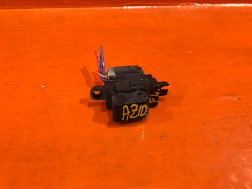 Кнопка стеклоподъемника задняя левая NISSAN BASSARA U30 2541172B00