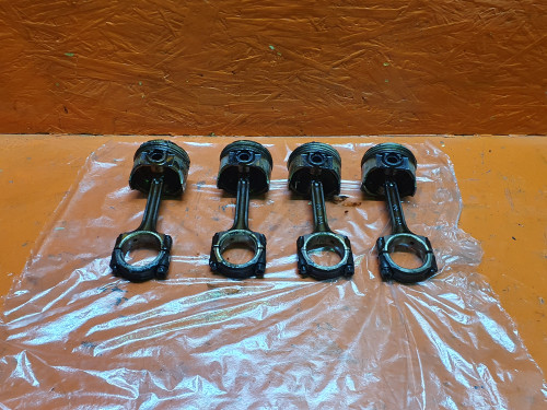 Поршень с шатуном SUZUKI ESCUDO TA01/11/31/51/TD01/11/31/51/61 12160-71C00