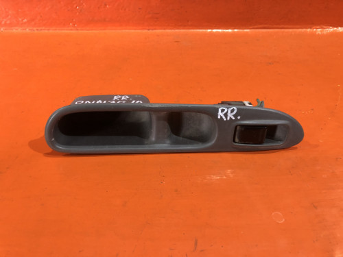 Кнопка стеклоподъемника задняя правая NISSAN BASSARA U30 2541172B00