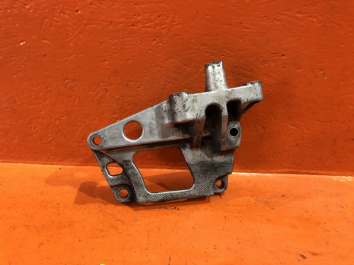 Крепление подушки двигателя правой NISSAN LIBERTY *M12 11231-AU400