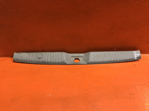 Накладка на замок багажника NISSAN LIBERTY *M12 84914WF100