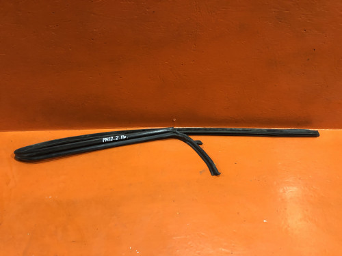 Уплотнитель двери передний правый NISSAN LIBERTY *M12 76921WF100