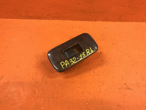 Кнопка стеклоподъемника задняя левая NISSAN CEFIRO A32