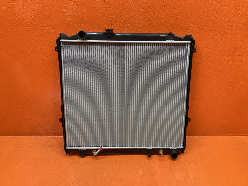 Радиатор двигателя TOYOTA 4 RUNNER 1995-2003 LG-16400-67110