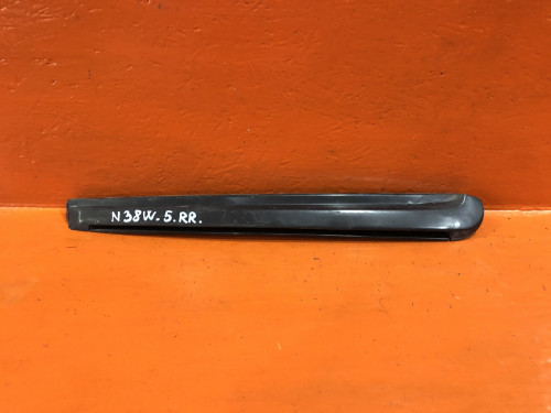 Накладка на стойку кузова правая MITSUBISHI CHARIOT N3*/N4* MB667302