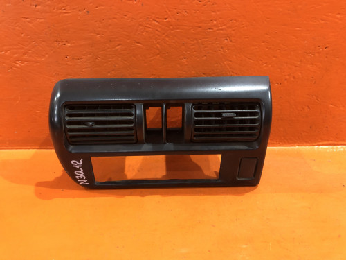 Консоль центральная NISSAN RNESSA 68260-5V100