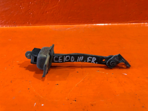 Ограничитель двери передней правой TOYOTA COROLLA *E10* 68610-12080