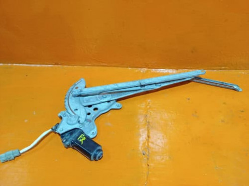 Стеклоподъемник передний правый TOYOTA CARIB AE95G 69801-12100