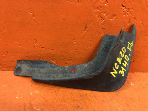 Брызговик передний левый TOYOTA RAUM NCZ20/25 76622-46020